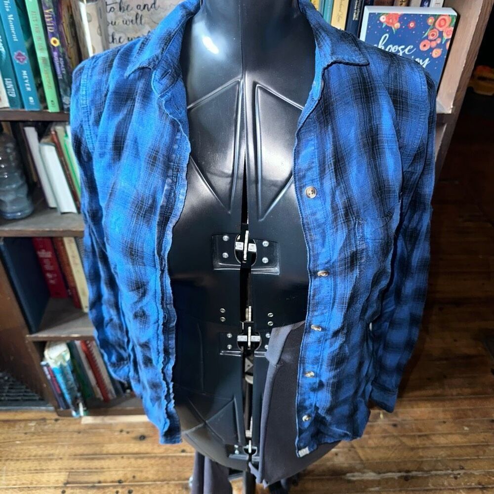 American Eagle lumberjack blue & black plaid XS boyfriend fit shirt